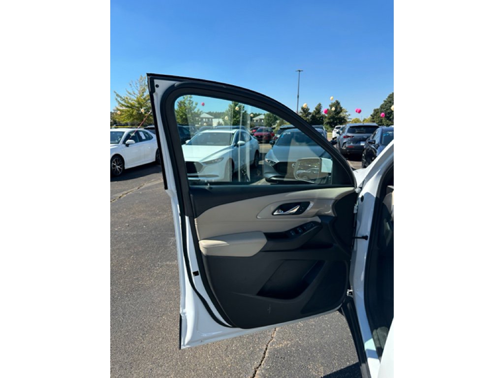 Used 2022 Chevrolet Traverse LS image 6