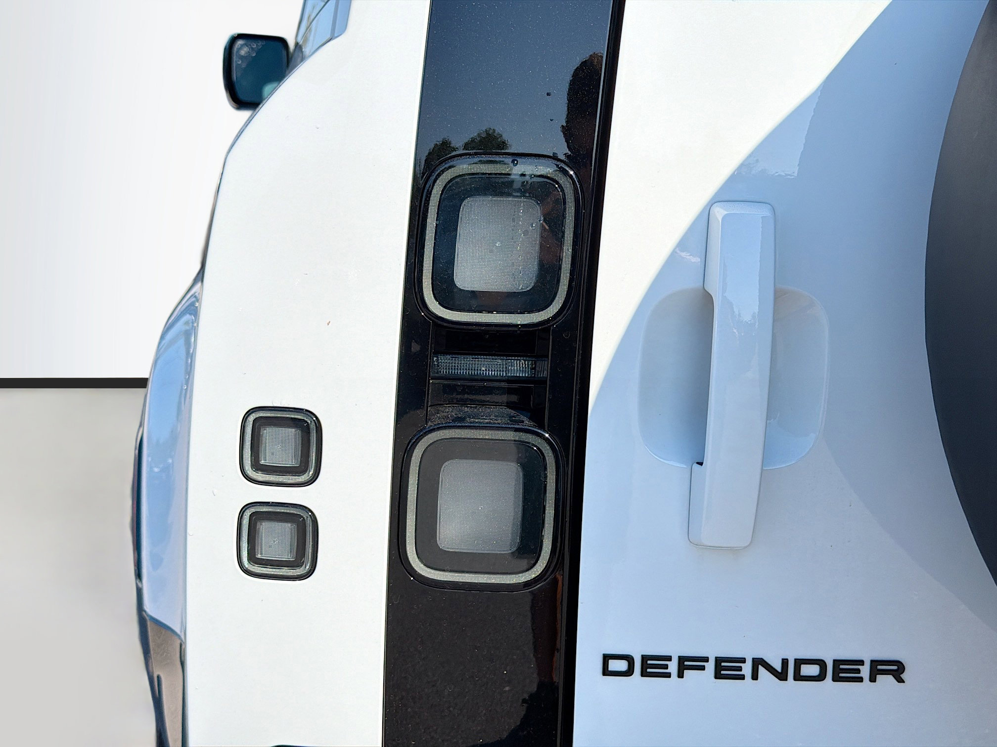 New 2026 Land Rover Defender 130 X-Dynamic SE image 10