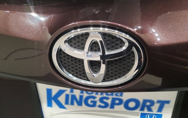 Used 2018 Toyota RAV4 LE image 42