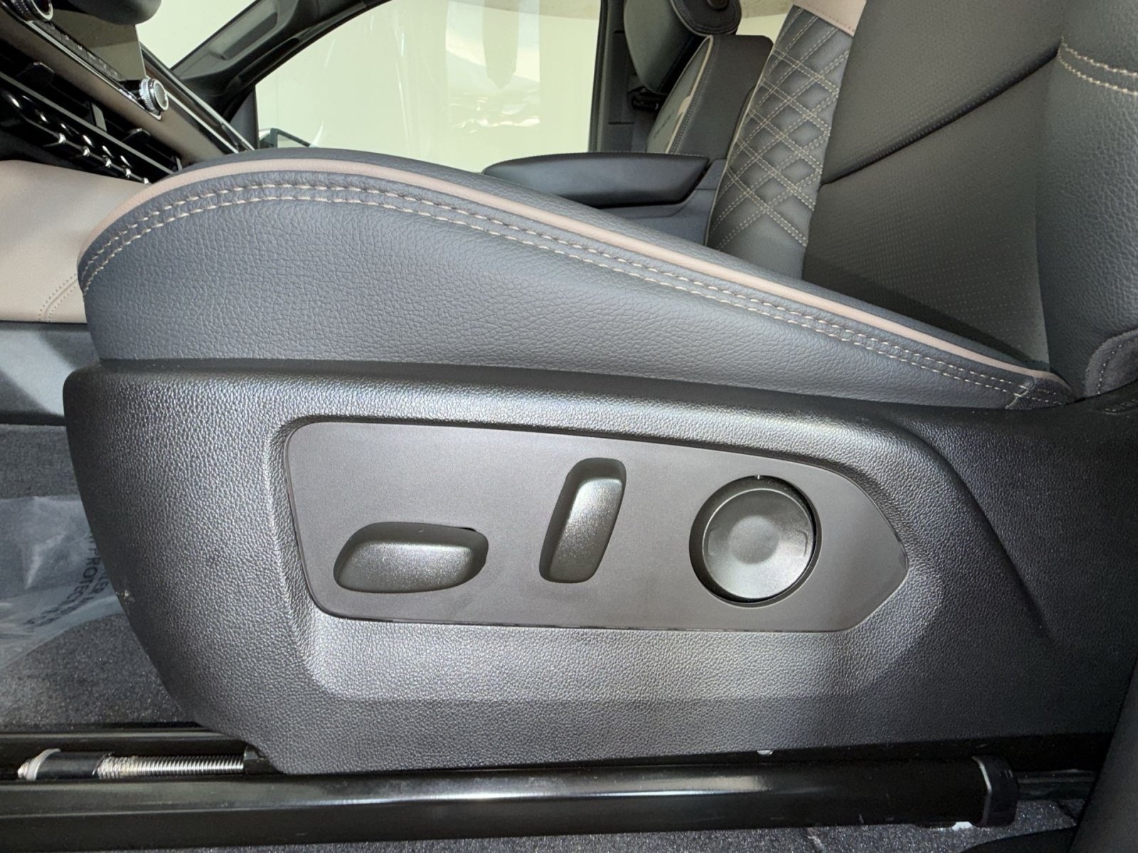 Used 2023 GMC Canyon Denali AWD/4WD image 14