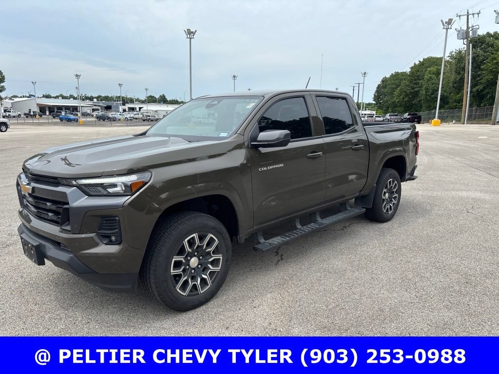 Used 2024 Chevrolet Colorado LT w/ LT Convenience Package III RWD image 3