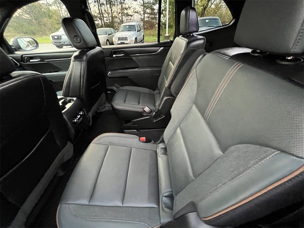 Used 2025 GMC Acadia AT4 image 26