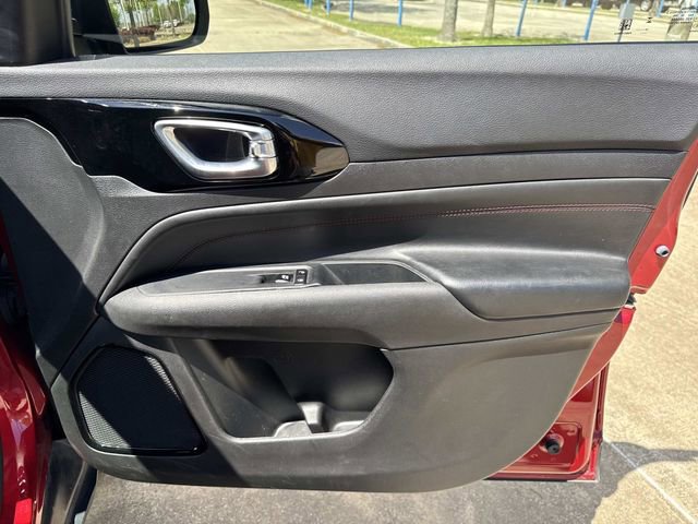 Used 2025 Jeep Compass Trailhawk image 18