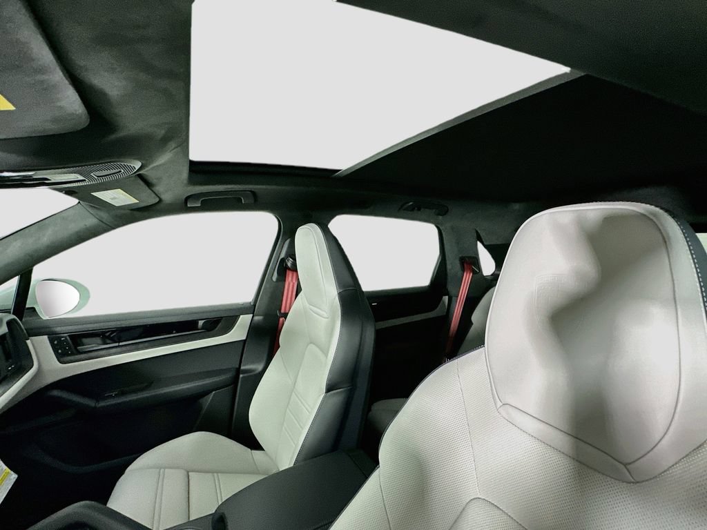 Certified 2026 Porsche Cayenne GTS AWD/4WD image 14