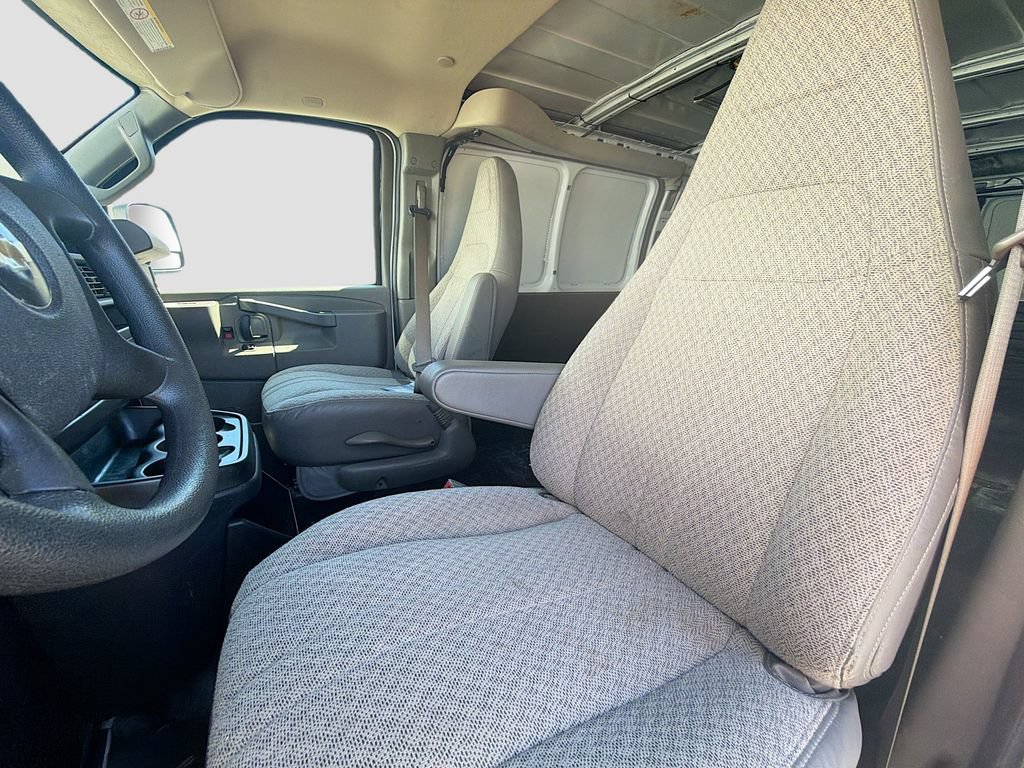 Used 2025 Chevrolet Express 3500 Extended w/ Driver Convenience Package RWD image 18