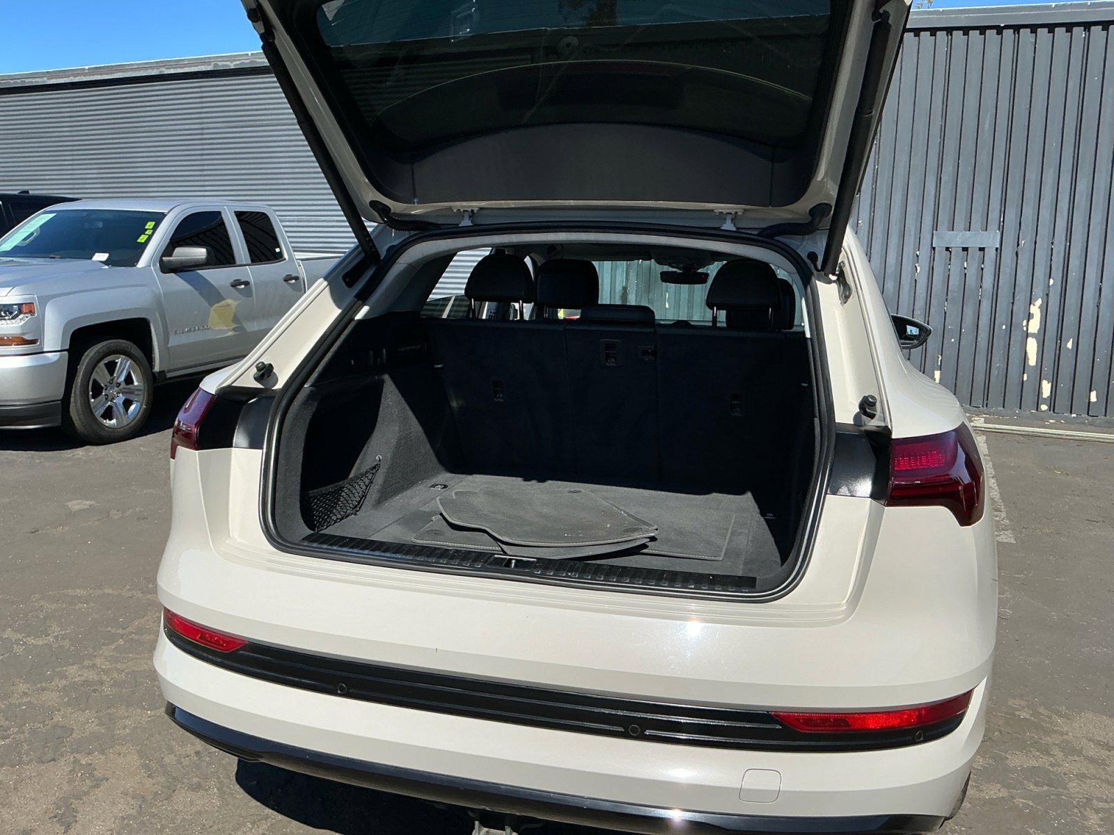 Used 2021 Audi e-tron Premium w/ Convenience Plus Package image 26