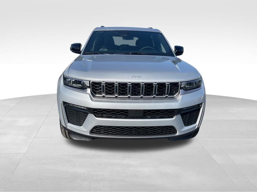 New 2026 Jeep Grand Cherokee Limited w/ Trailer Tow Package RWD image 2
