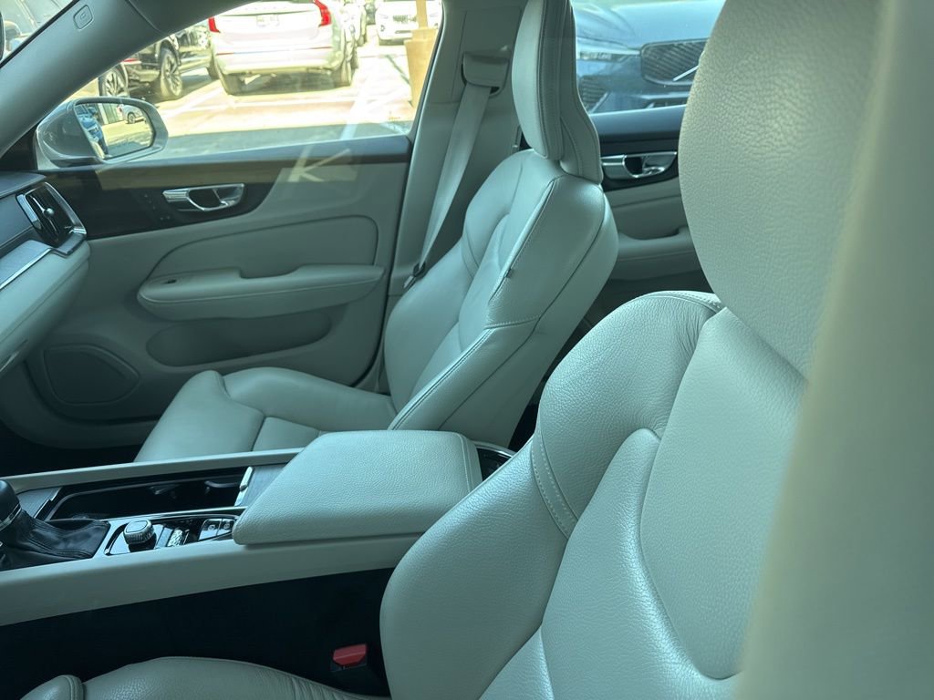 Used 2021 Volvo S60 T5 Inscription image 5