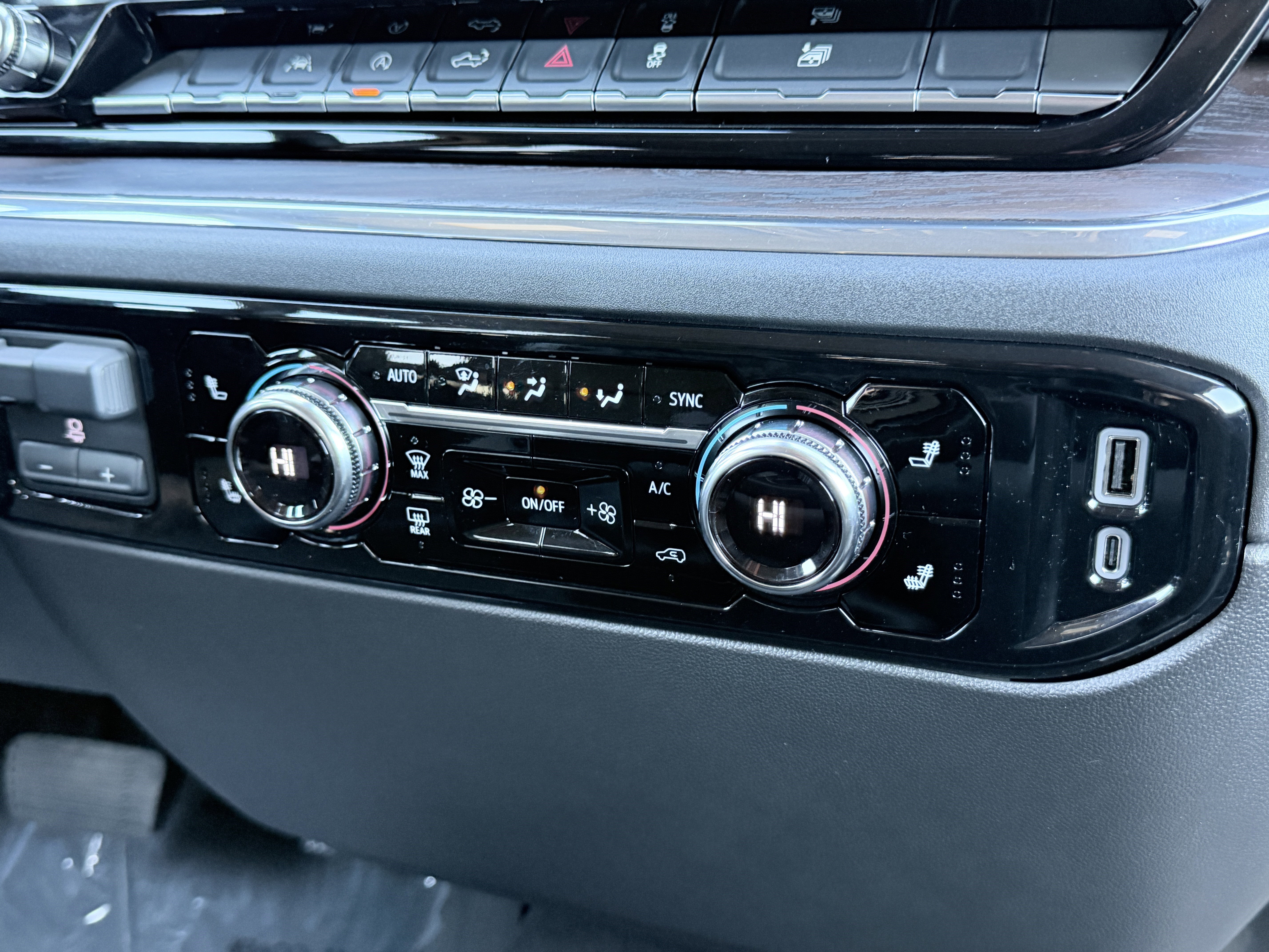 Used 2025 GMC Sierra 1500 SLT image 25