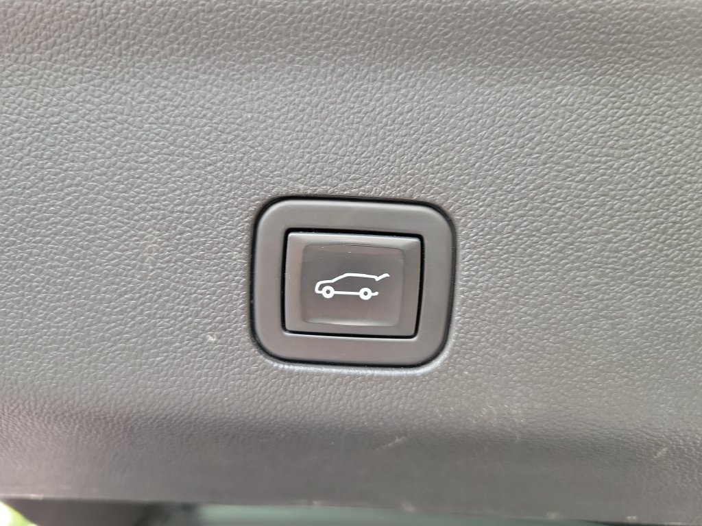 Used 2021 GMC Yukon Denali w/ Denali Premium Package RWD image 11