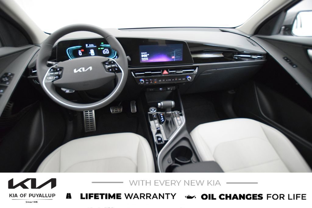 New 2025 Kia Niro EX Touring image 17