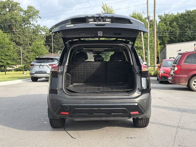 Used 2023 Nissan Rogue SV w/ SV Premium B Package FWD image 14