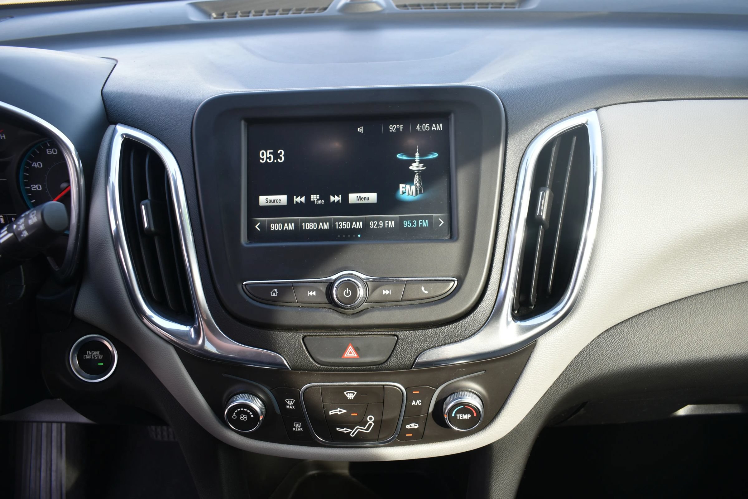 Used 2018 Chevrolet Equinox LS FWD image 14