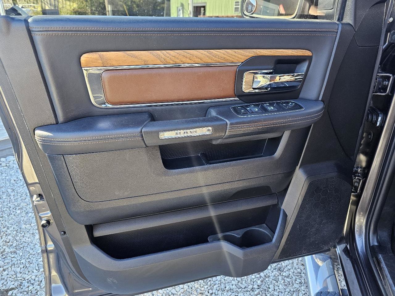 Used 2015 RAM 1500 Laramie Longhorn w/ Convenience Group AWD/4WD image 18