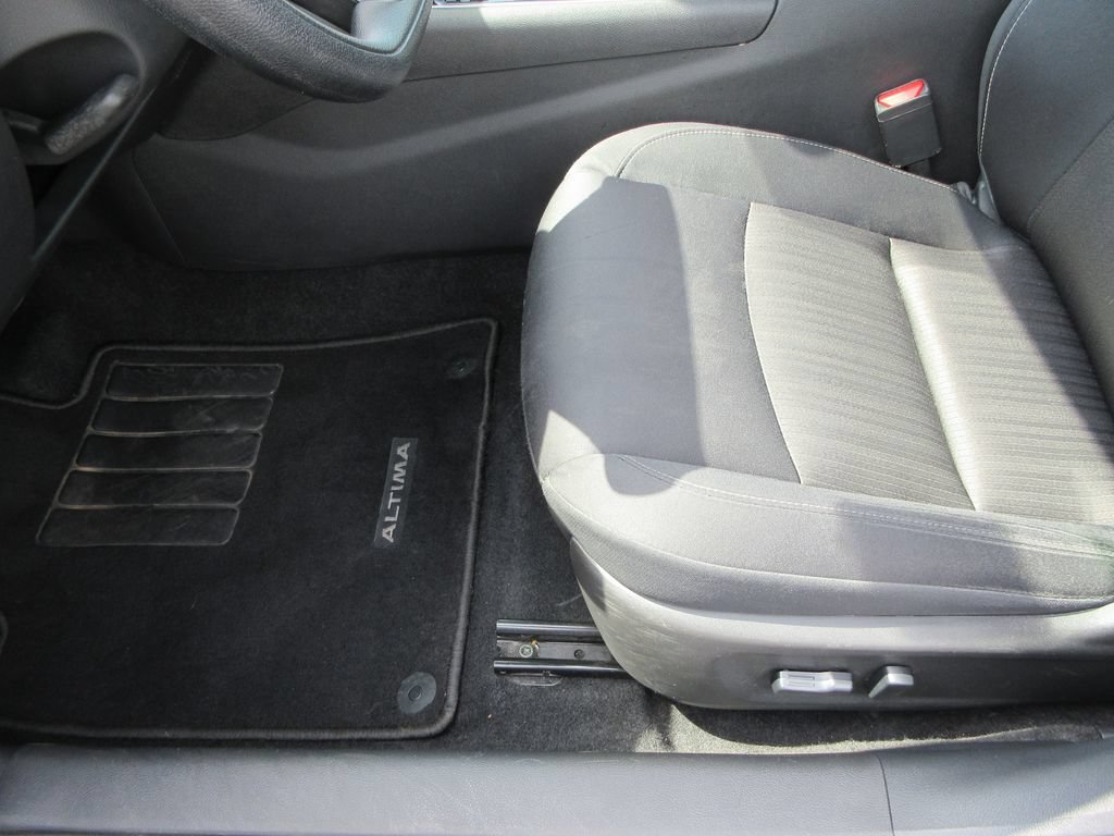 Used 2024 Nissan Altima 2.5 SV FWD image 19