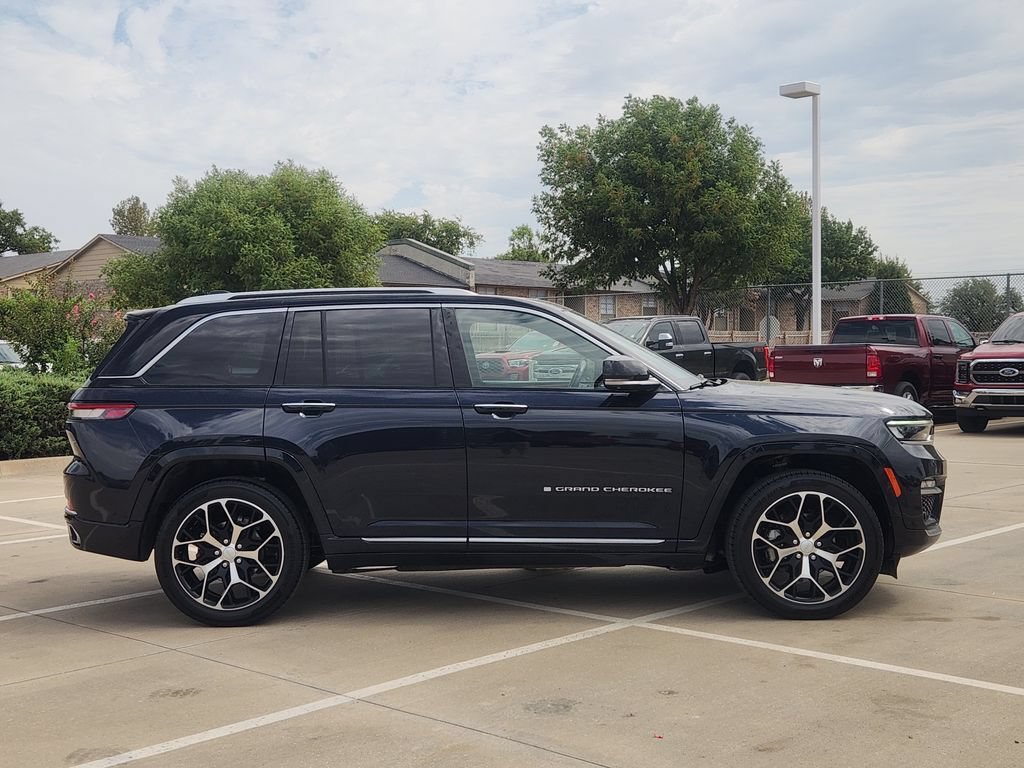 Used 2023 Jeep Grand Cherokee Summit AWD/4WD image 4