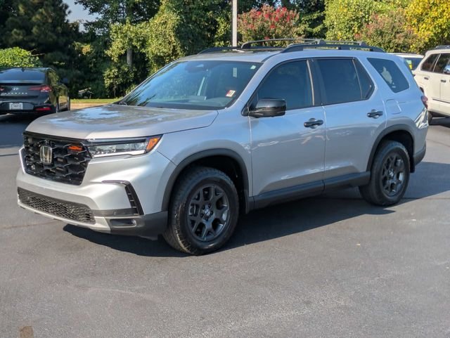 Used 2025 Honda Pilot TrailSport image 8