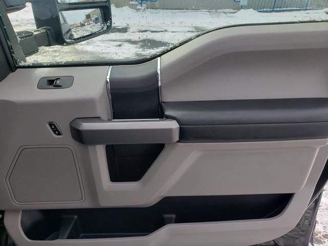 Used 2017 Ford F250 XLT w/ Snow Plow Prep Package image 13