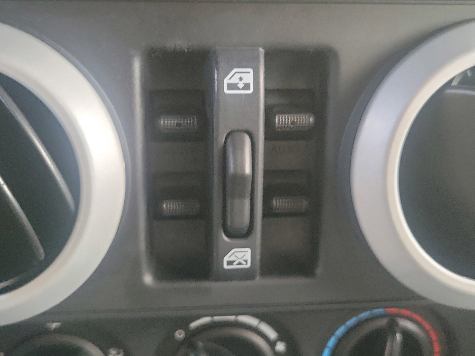 Used 2009 Jeep Wrangler Unlimited Sahara w/ Dual Top Group image 14