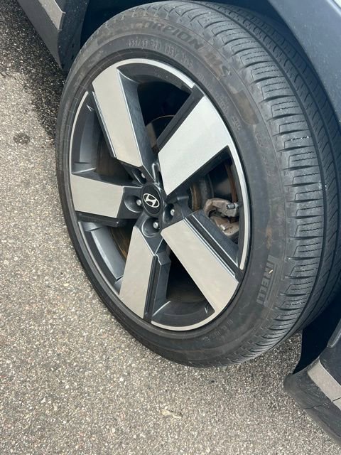 Used 2025 Hyundai Santa Fe Limited image 4