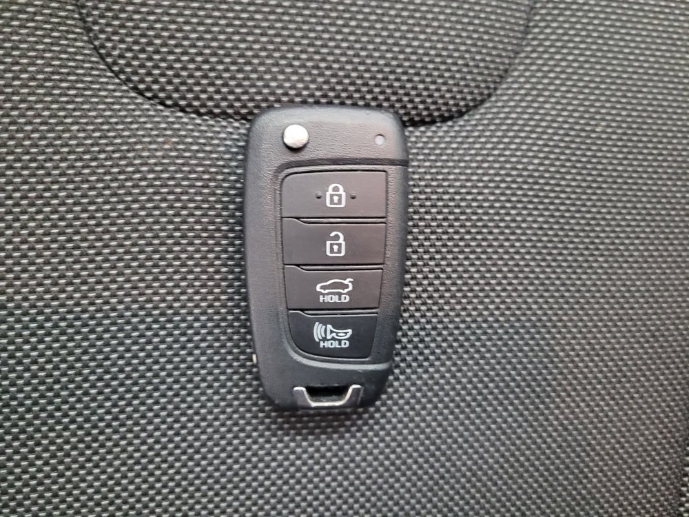 Used 2024 Hyundai Elantra SE FWD image 32