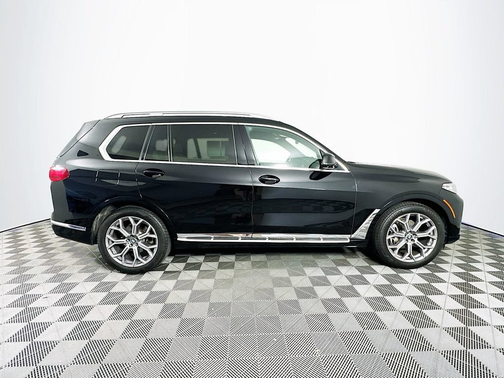 Used 2022 BMW X7 xDrive40i w/ Premium Package AWD/4WD image 11