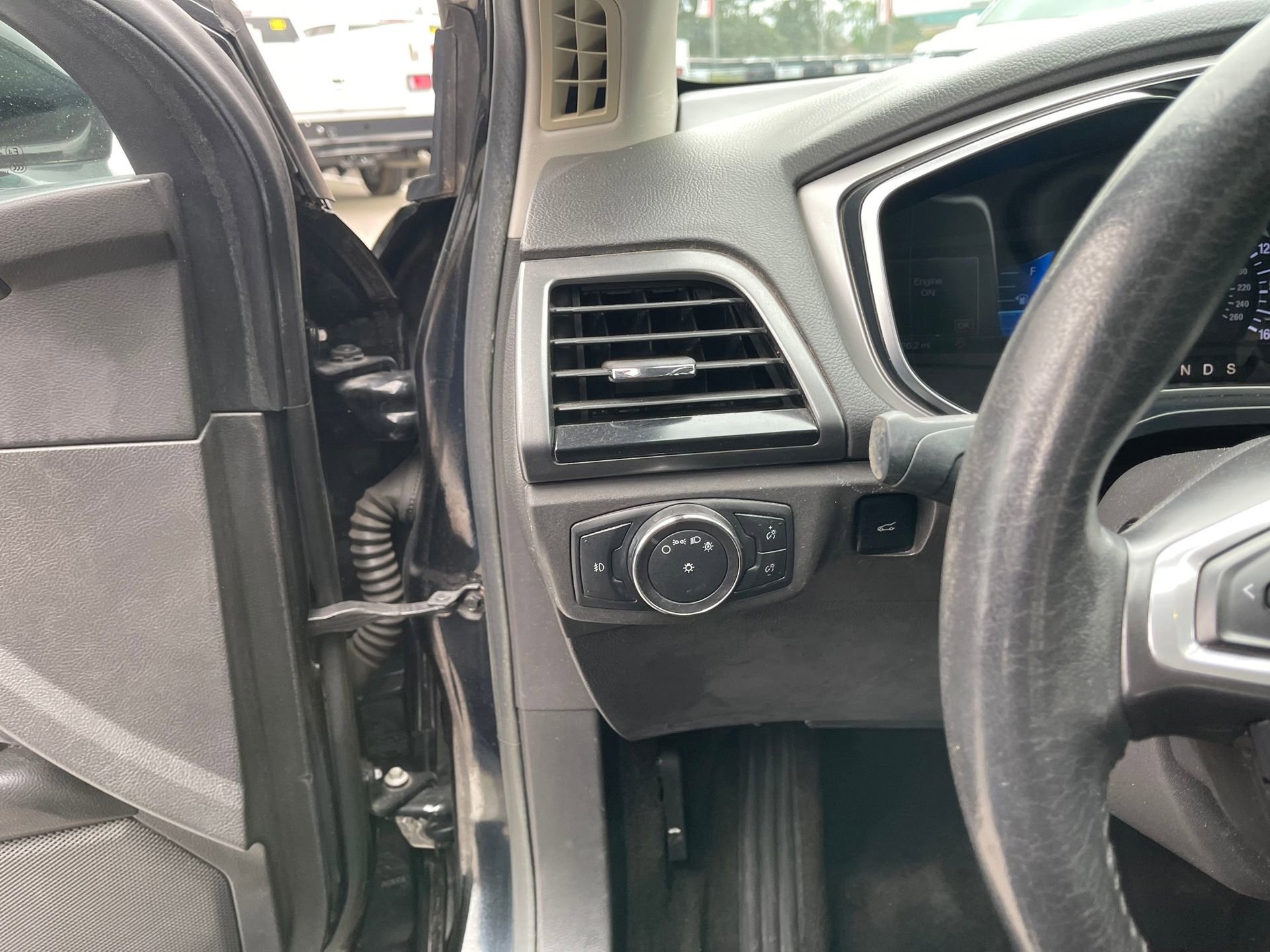 Used 2014 Ford Fusion SE image 18