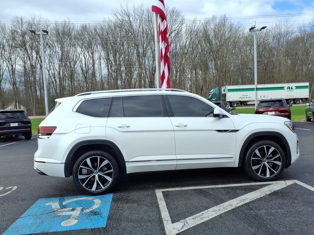 Used 2025 Volkswagen Atlas SEL Premium R-Line AWD/4WD image 5