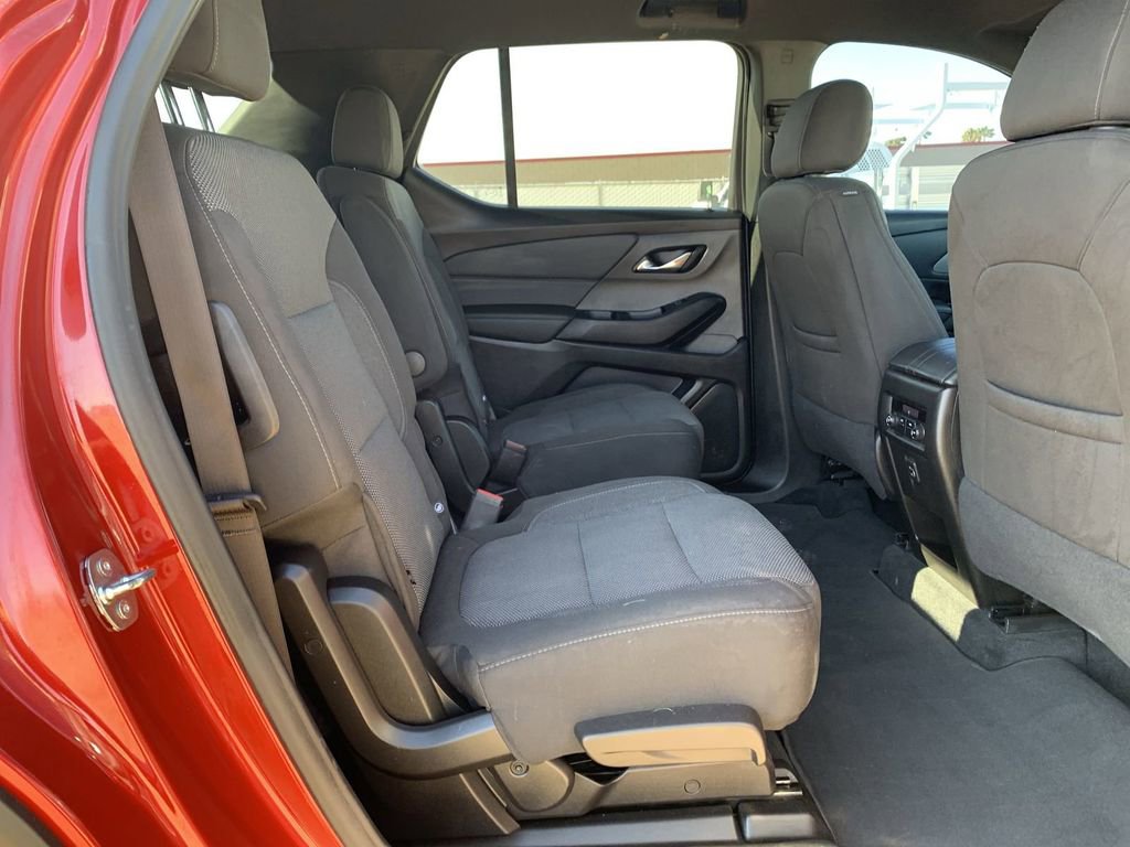 Used 2023 Chevrolet Traverse LT FWD image 25