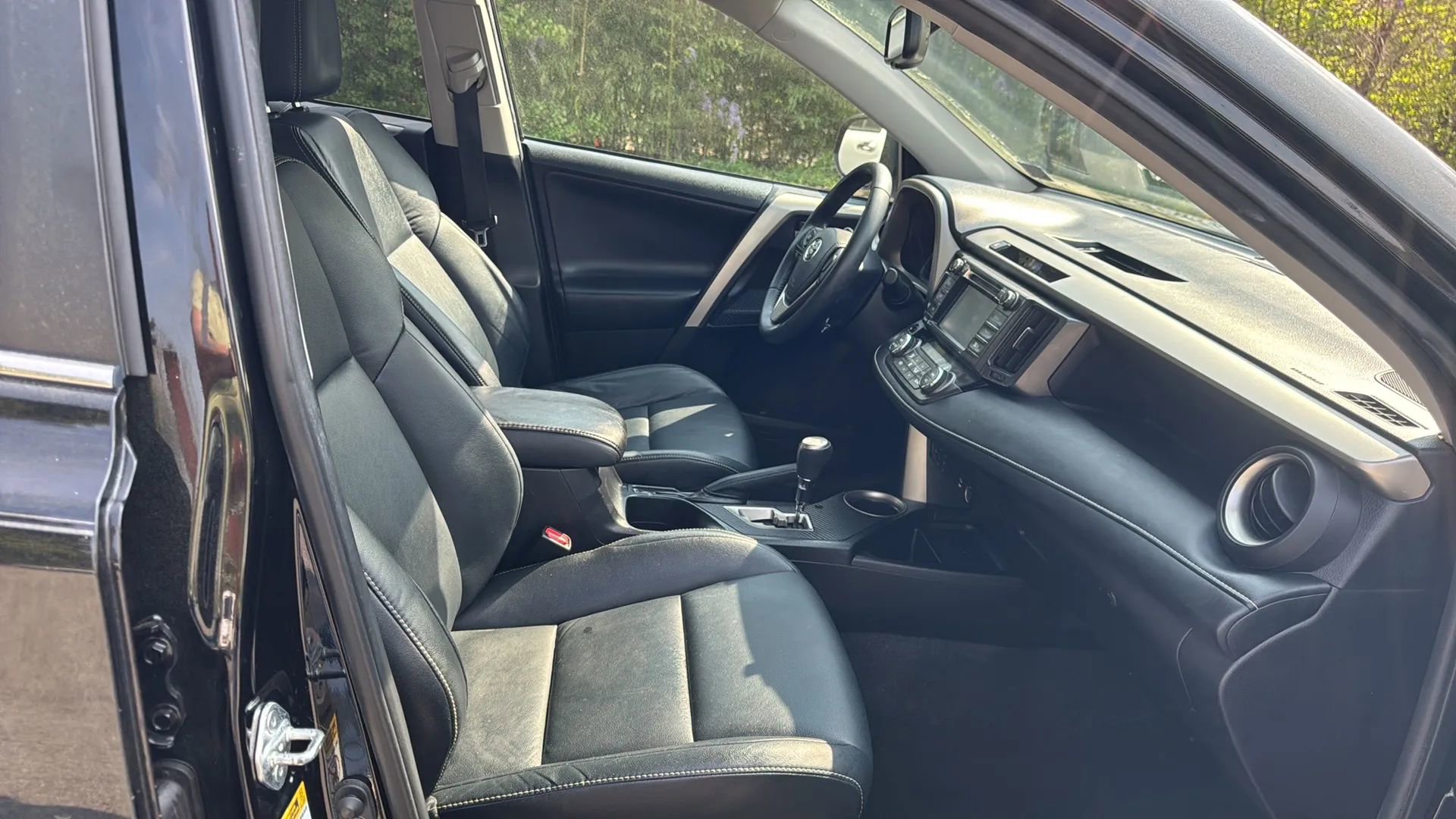 Used 2015 Toyota RAV4 Limited image 12