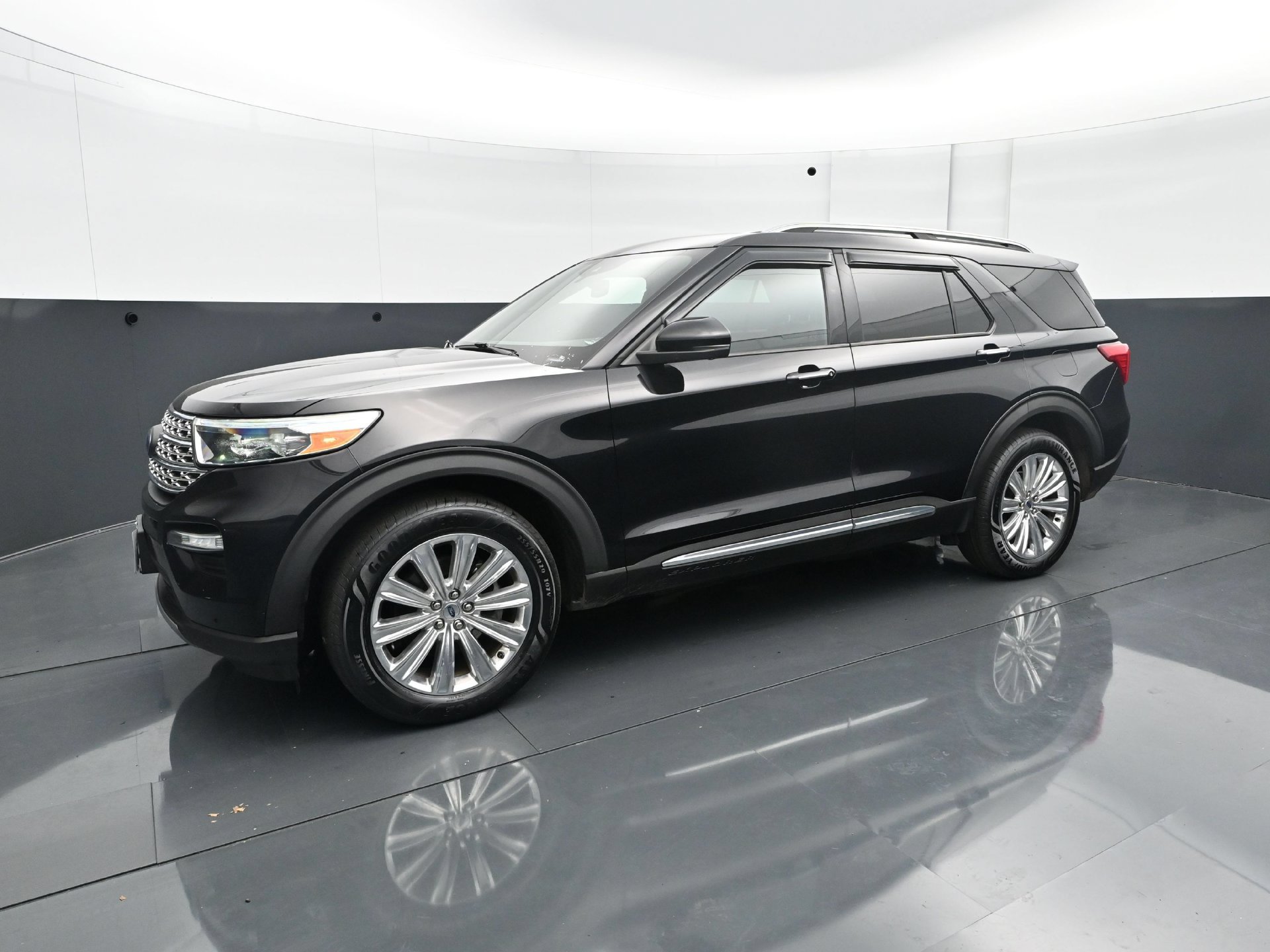 Used 2020 Ford Explorer Limited AWD/4WD image 2