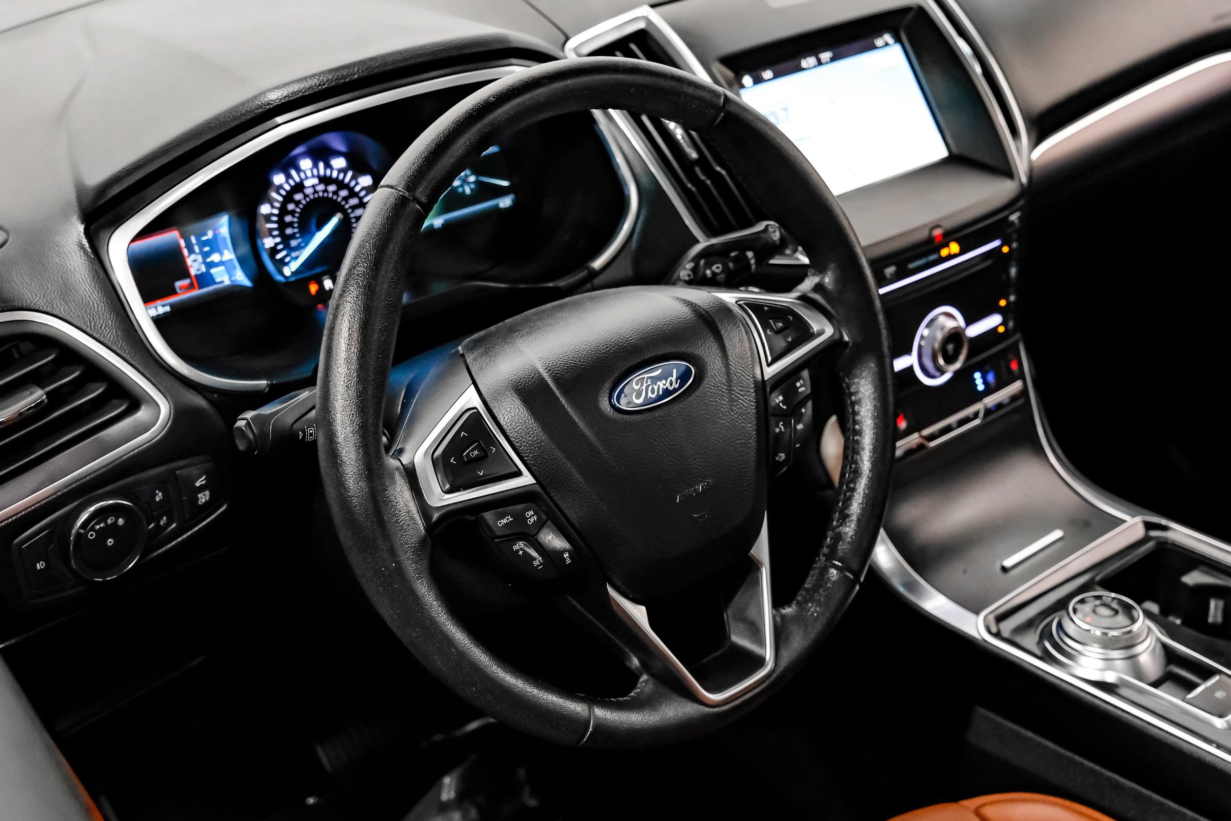 Used 2019 Ford Edge Titanium w/ Equipment Group 301A FWD image 23