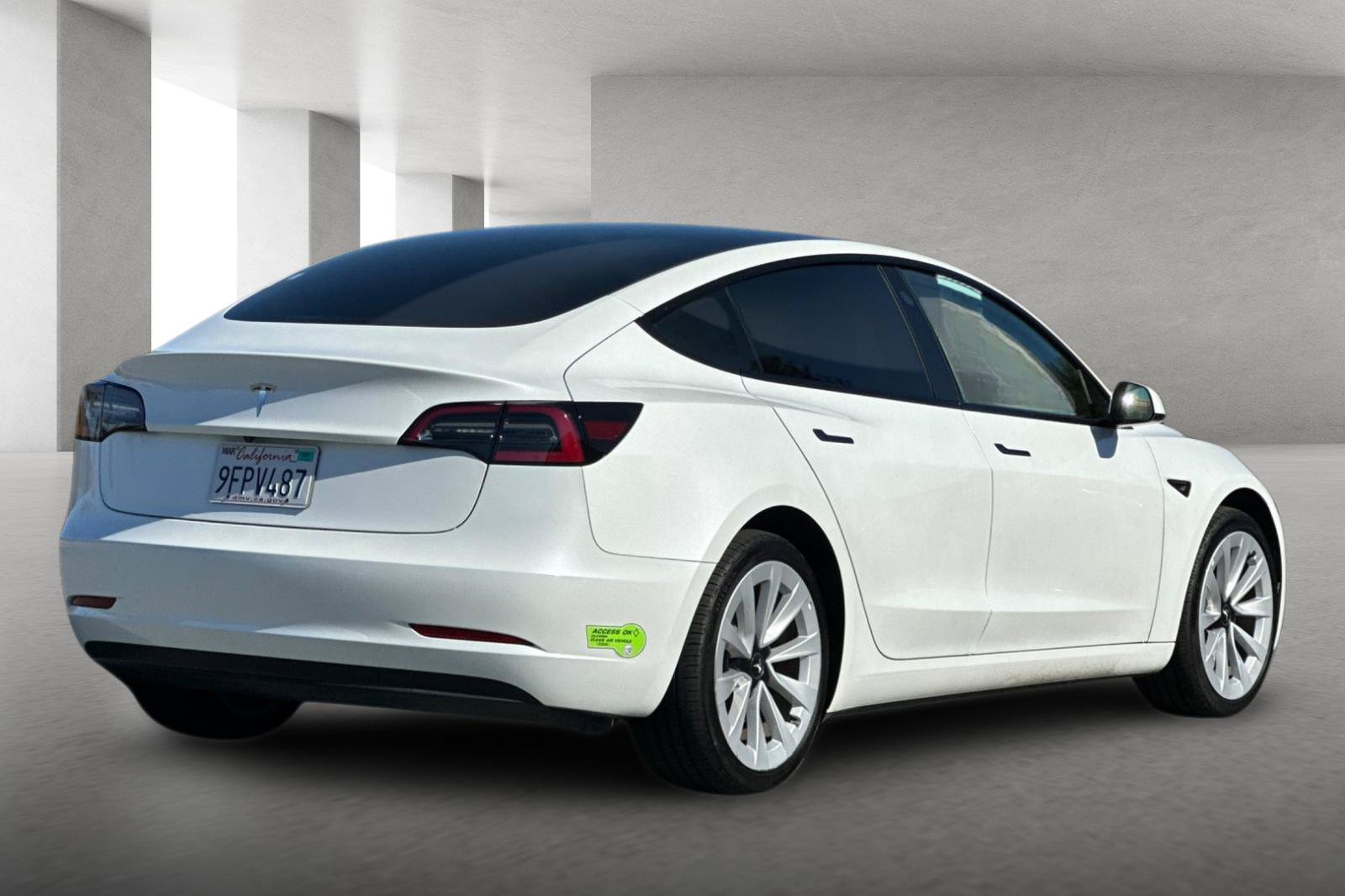 Used 2023 Tesla Model 3 Standard Range RWD image 4
