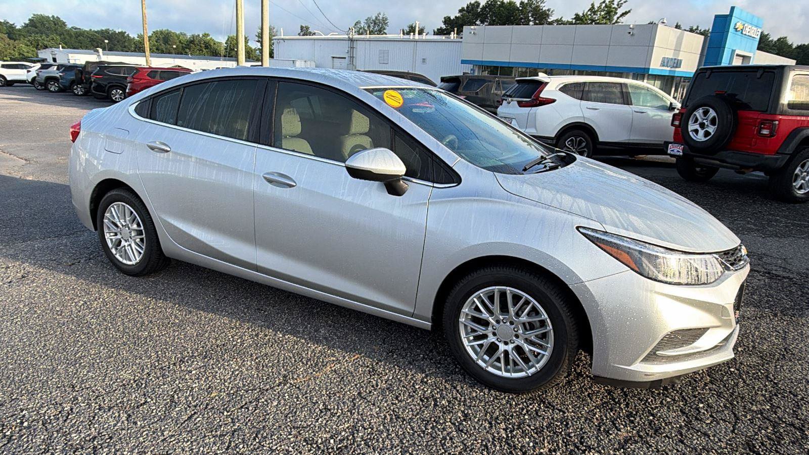 Used 2018 Chevrolet Cruze LT FWD image 3