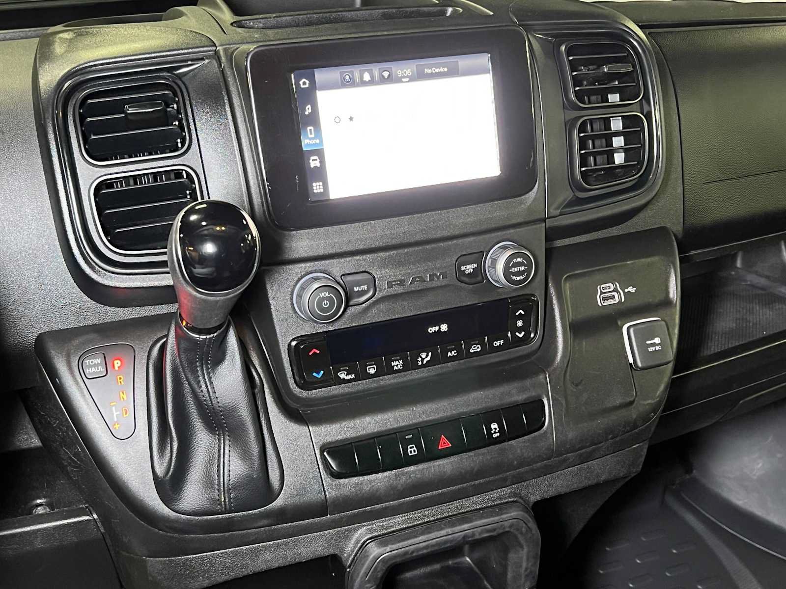 Used 2024 RAM ProMaster 2500 w/ Convenience Group FWD image 29