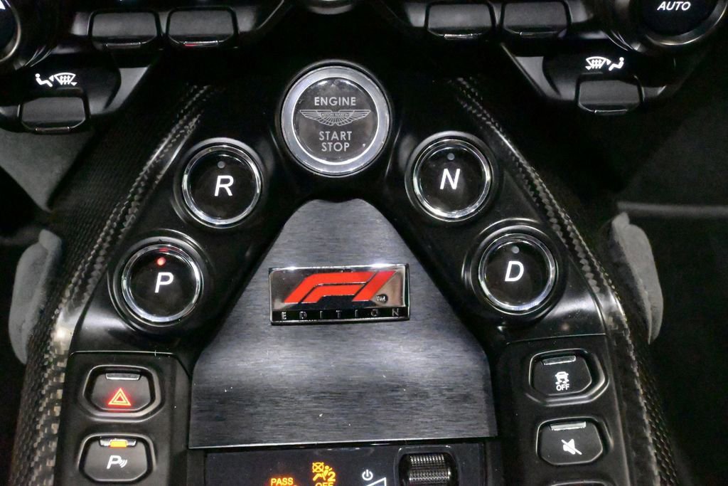 Used 2023 Aston Martin V8 Vantage Coupe RWD image 36