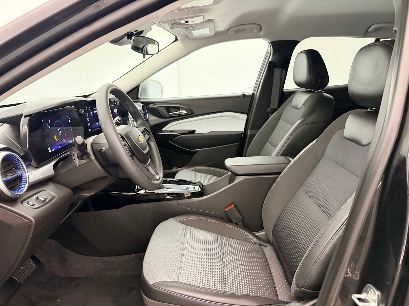 Used 2024 Chevrolet Trax LT image 17