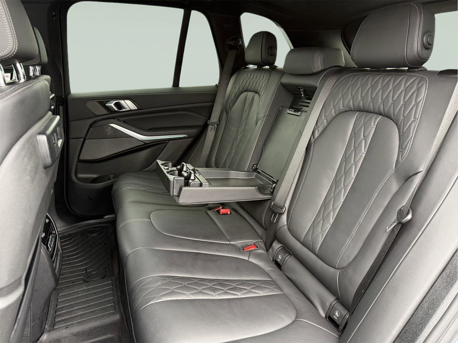 Used 2022 BMW X5 M50i image 24