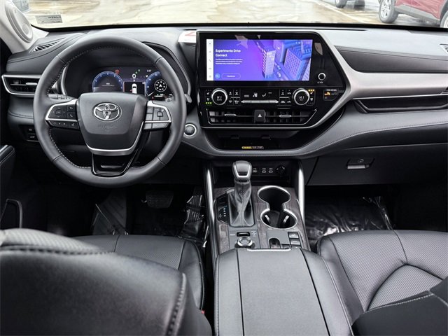 Certified 2025 Toyota Highlander Limited image 22