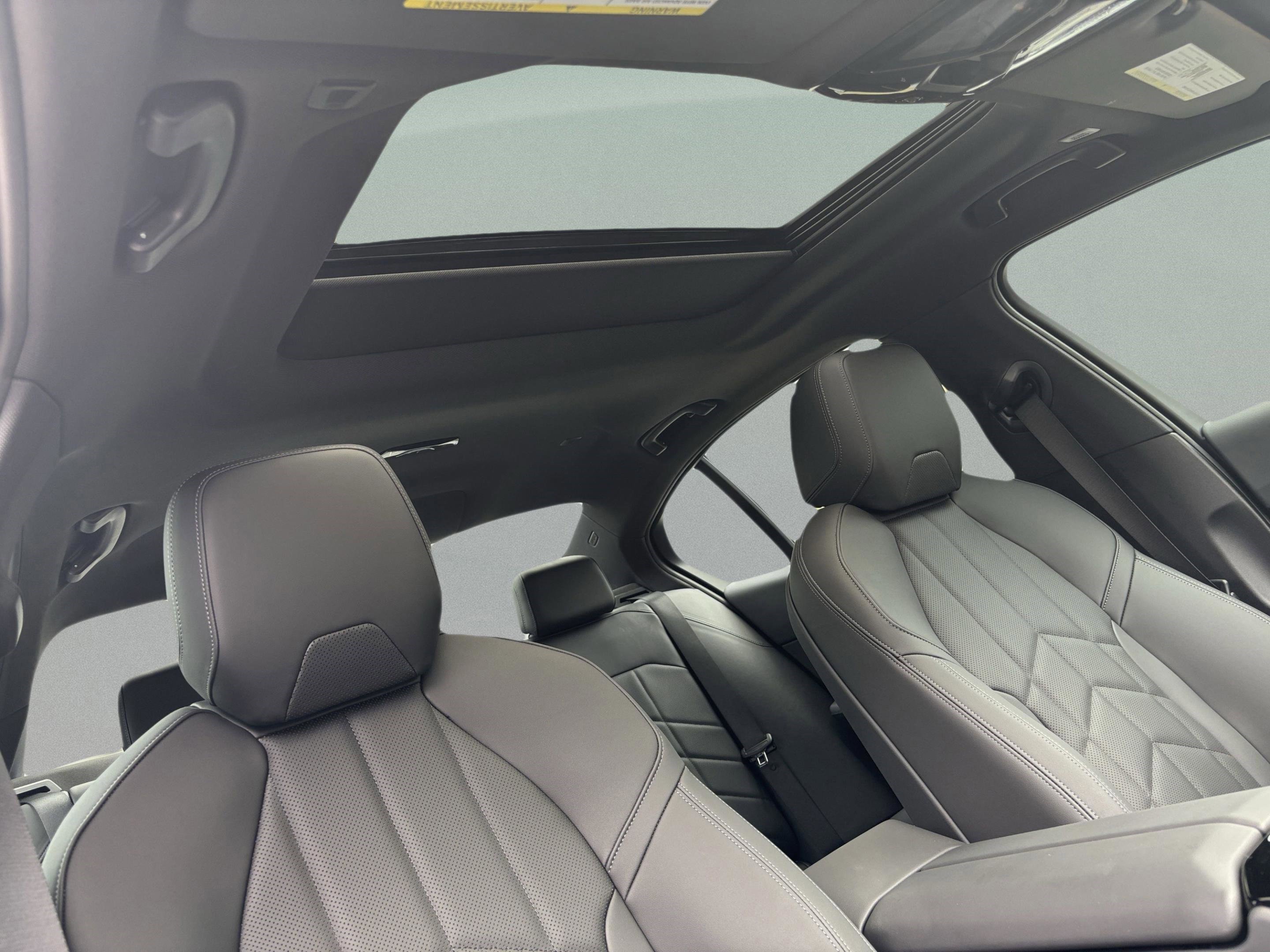 Used 2025 BMW i5 eDrive40i w/ Premium Package image 29