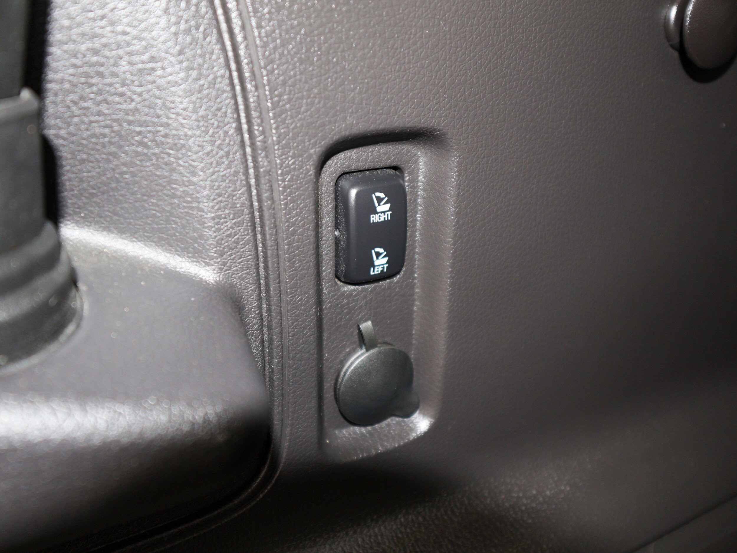 Used 2013 Ford Edge SEL AWD/4WD image 9