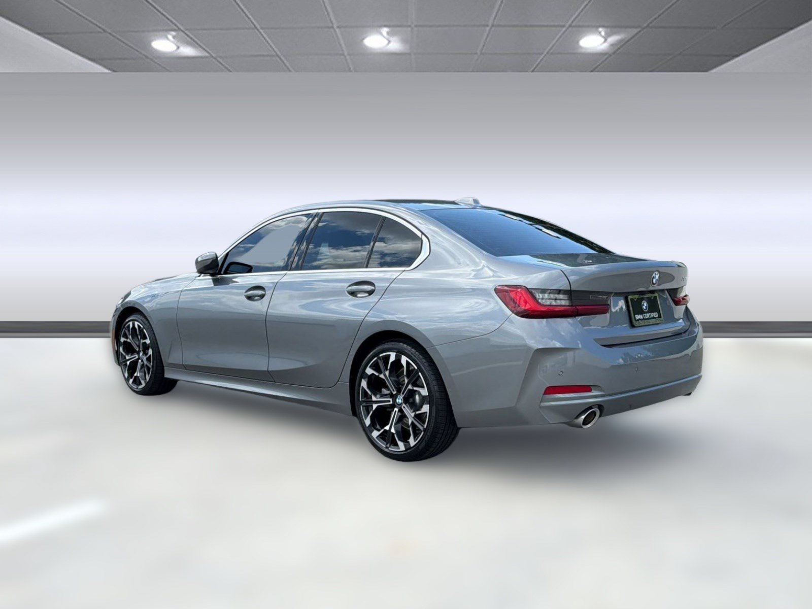 Used 2025 BMW 330i Sedan w/ M Sport Package RWD image 3