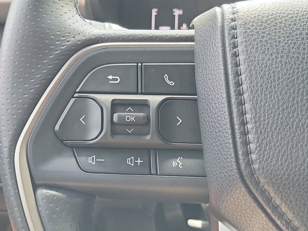 Used 2025 Toyota 4Runner SR5 AWD/4WD image 18
