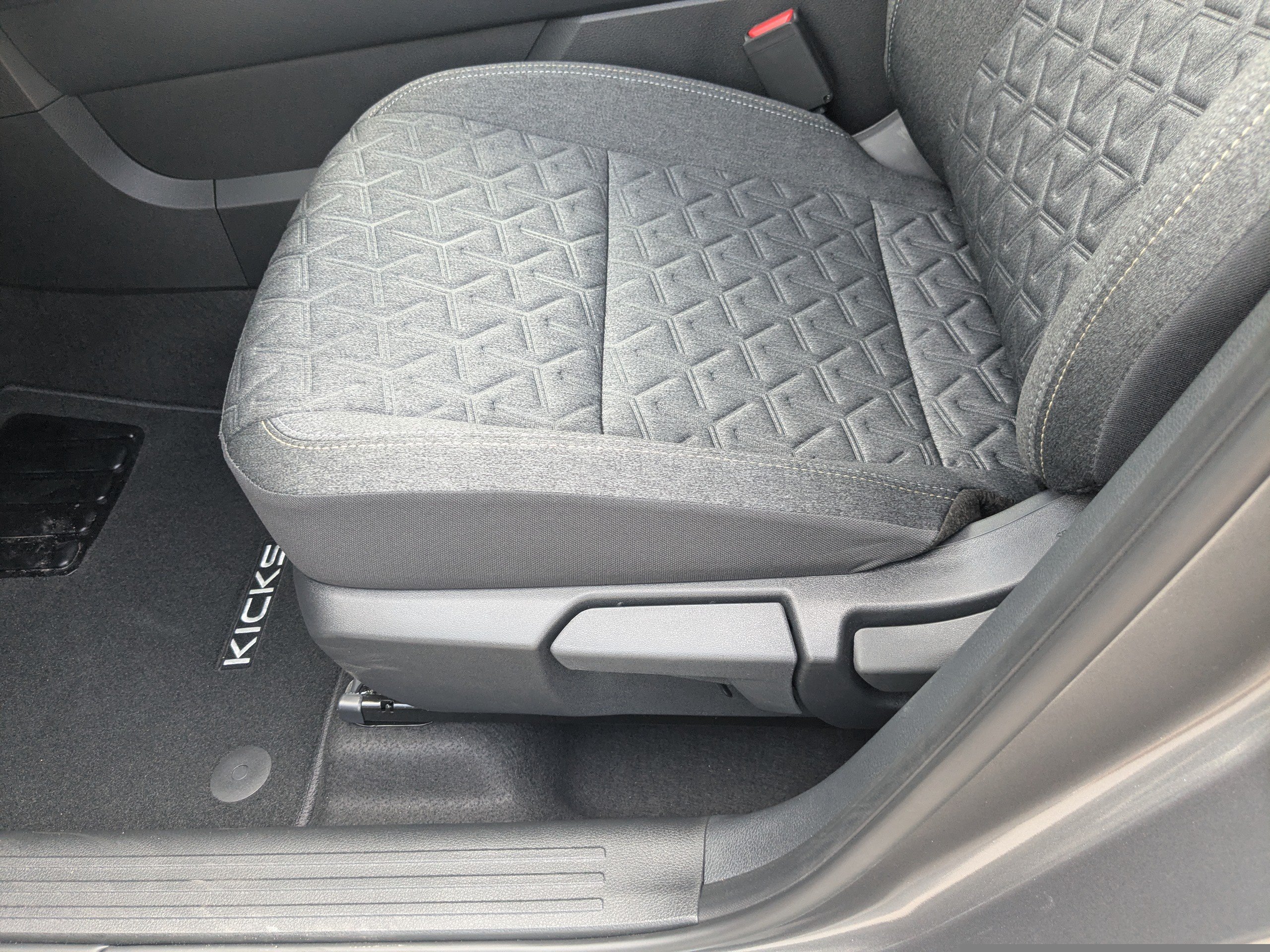 New 2026 Nissan Kicks SV FWD image 19