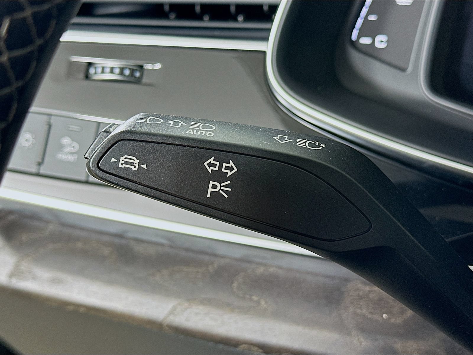 Used 2022 Audi Q8 Premium AWD/4WD image 20