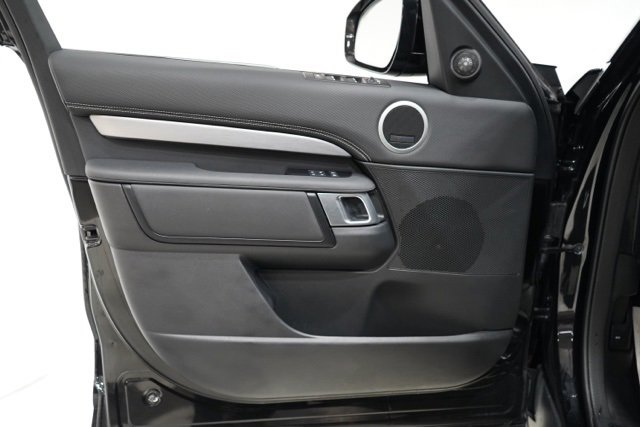 Used 2024 Land Rover Discovery Dynamic SE image 17