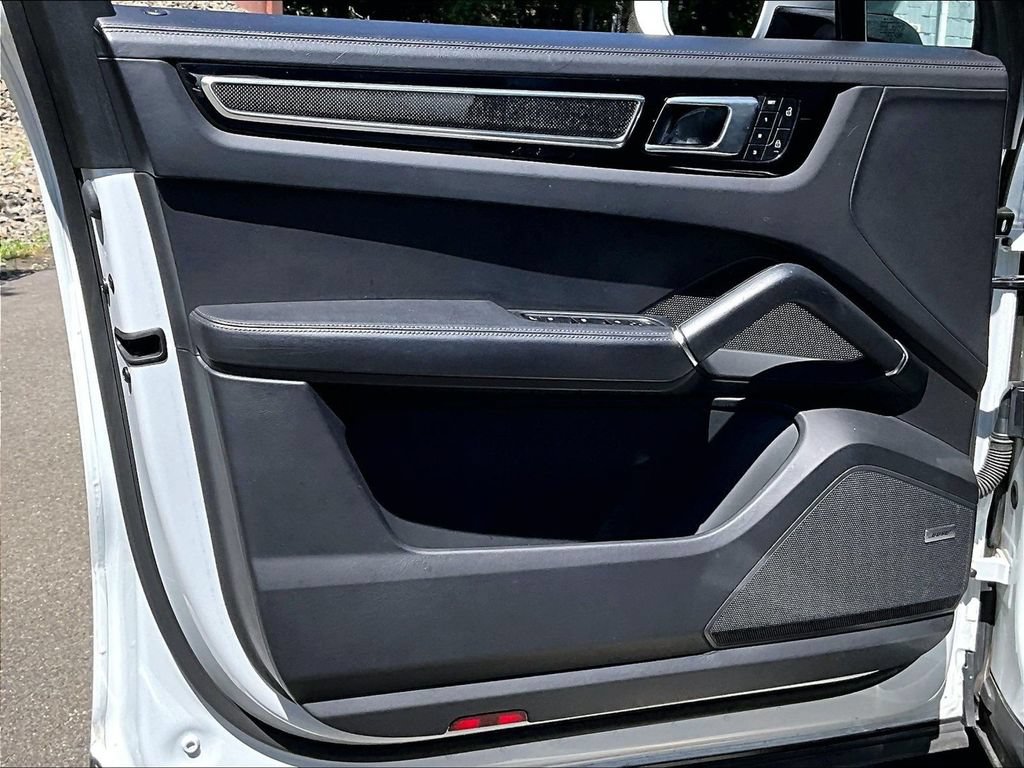 Certified 2023 Porsche Cayenne Platinum Edition AWD/4WD image 28