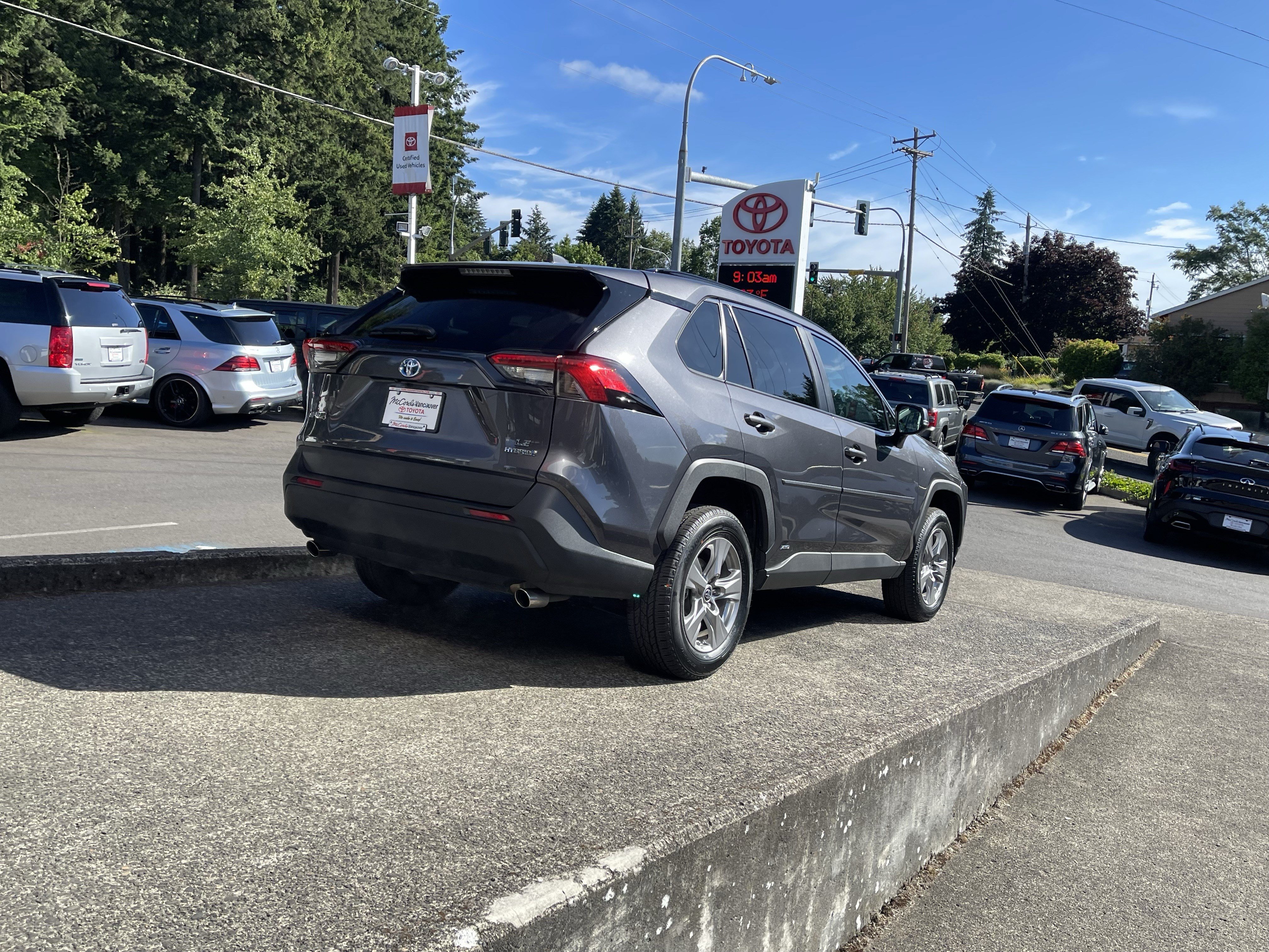 Certified 2024 Toyota RAV4 LE AWD/4WD image 7