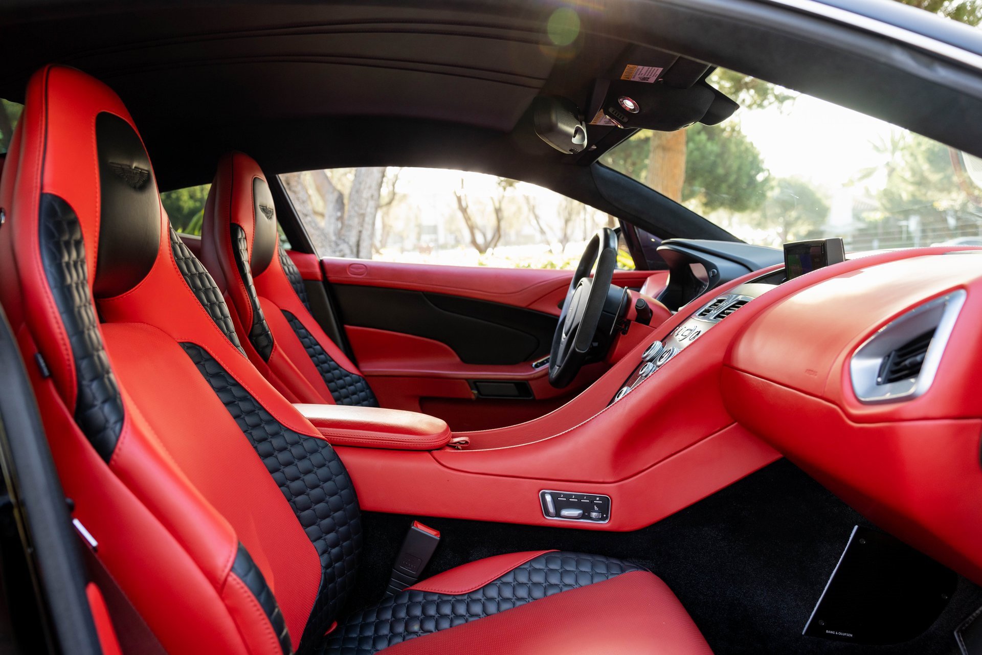 Used 2014 Aston Martin Vanquish Coupe image 16