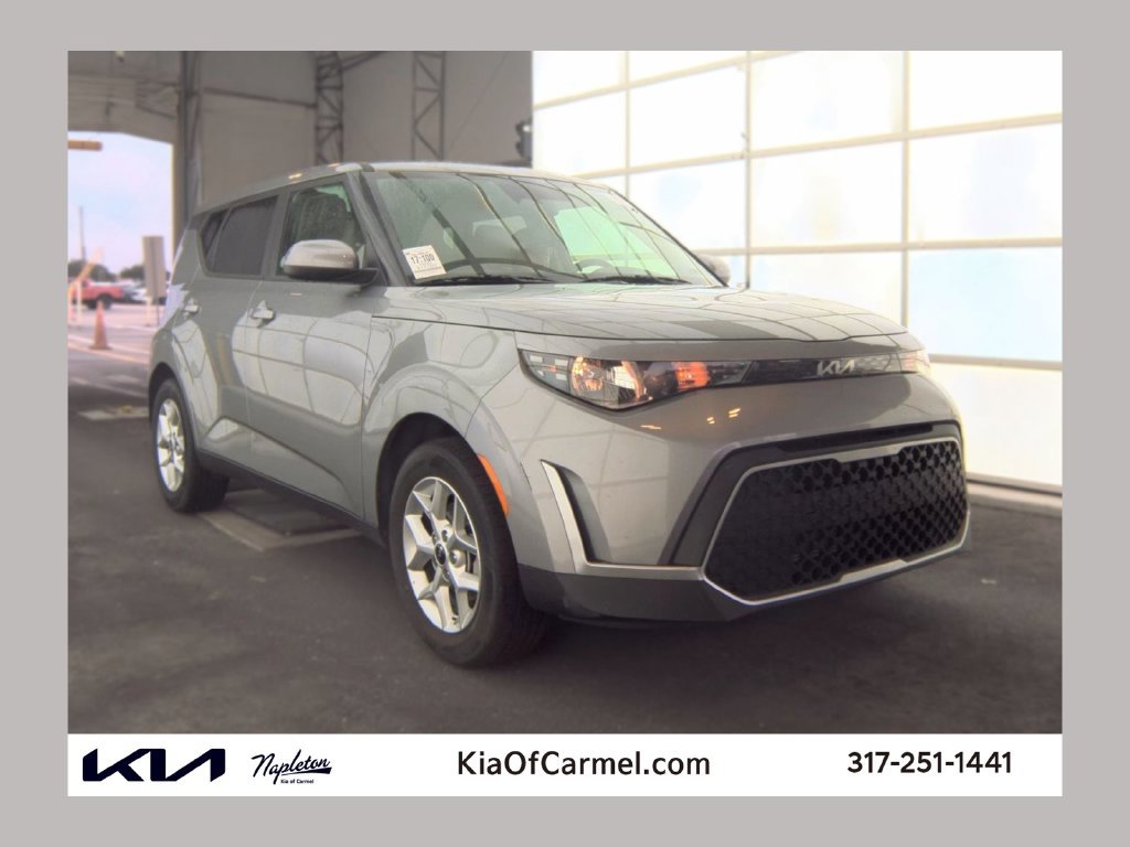 Used 2025 Kia Soul LX w/ LX Technology Package FWD image 1